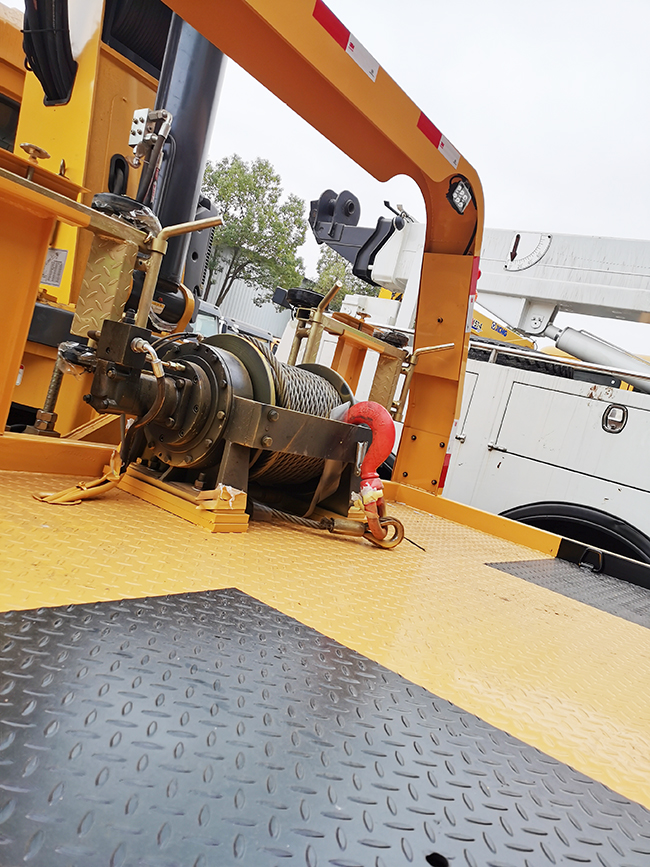 国六陕汽轩德清障带吊一拖二清障车