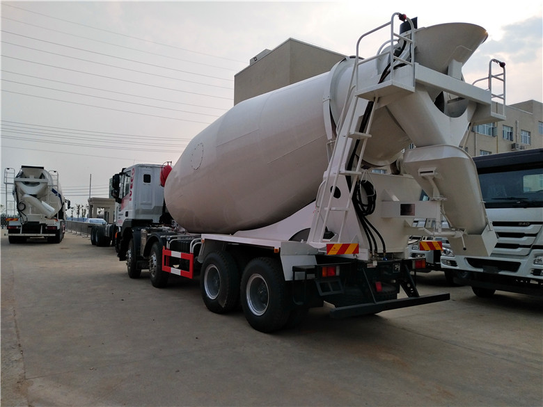 轻量化红岩12方搅拌车