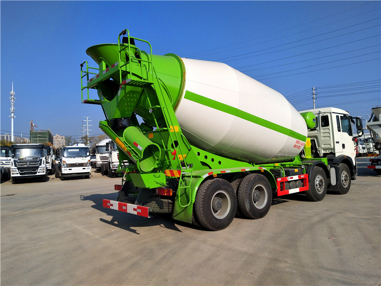 重汽四轴搅拌车