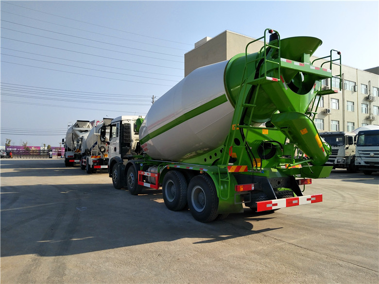 重汽四轴搅拌车