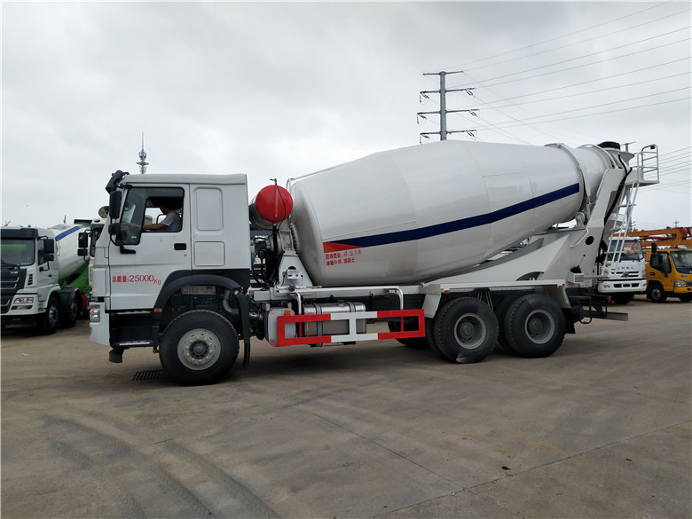 重汽豪沃12混凝土搅拌车