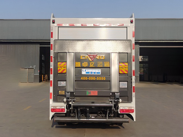 东风小多利卡装备车