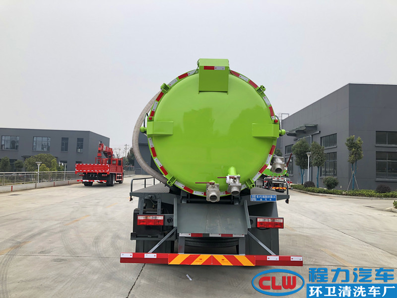 东风D9吸污车（11.5方）