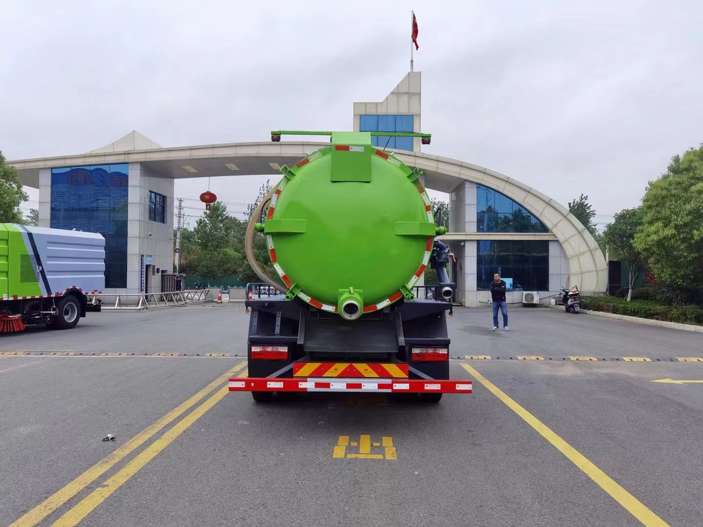 东风大多利卡吸污车（国六）