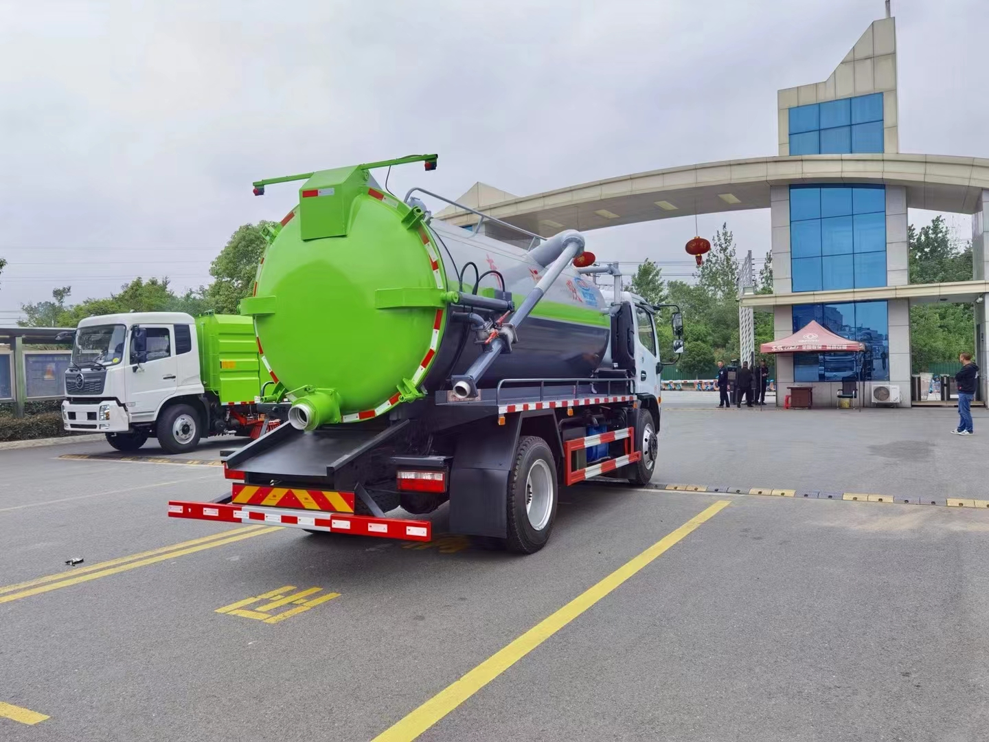 东风大多利卡吸污车（国六）