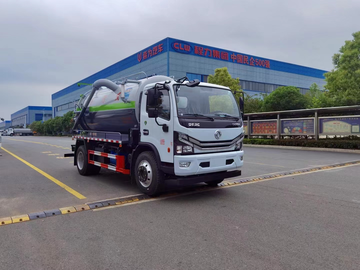 东风大多利卡吸污车（国六）