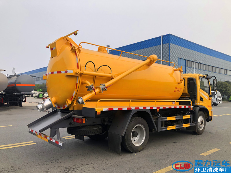 东风华神10立方吸污车