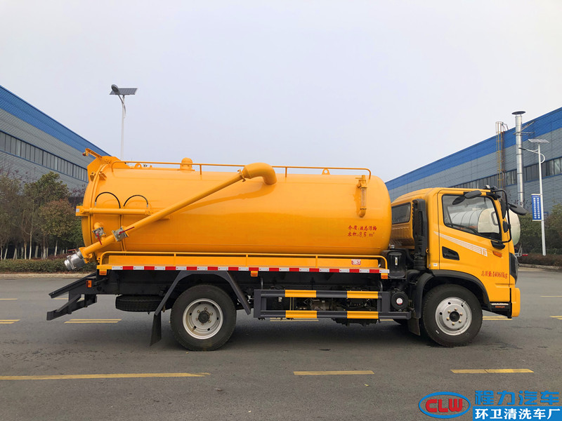 东风华神10立方吸污车