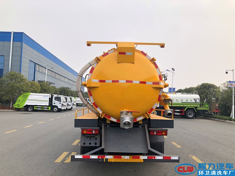 东风华神10立方吸污车