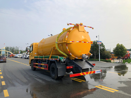 东风天锦吸污车（国六）