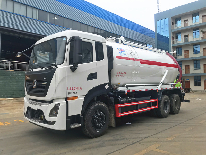 东风天龙后双桥吸污车