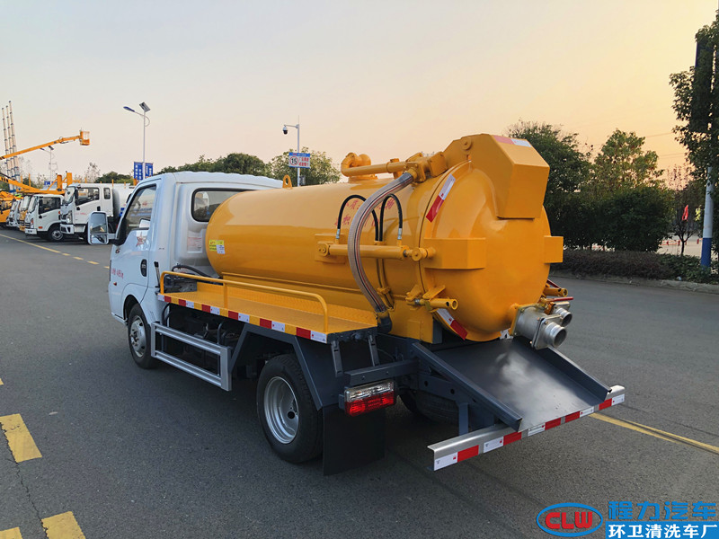 东风途逸2.2立方吸污车