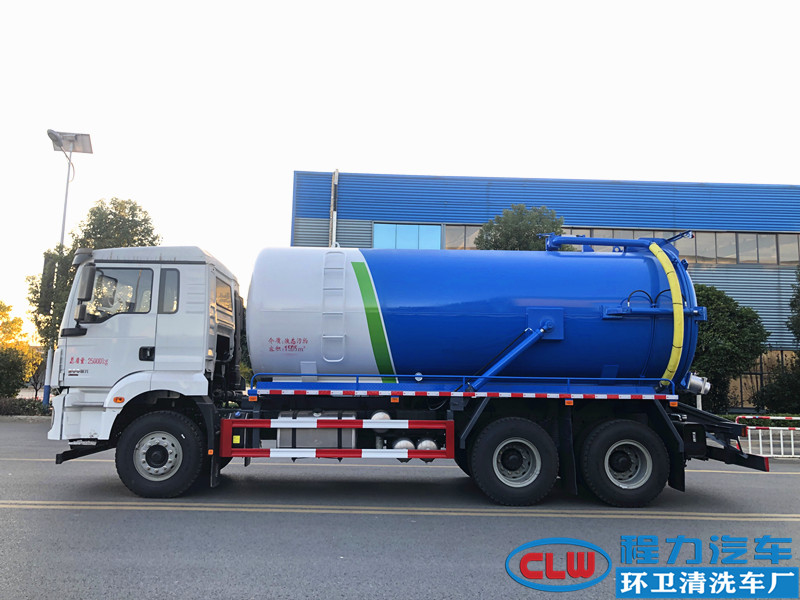 陕汽德龙后双桥吸污车（国六）