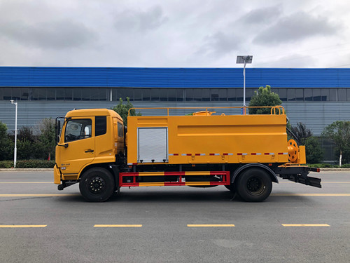 东风天锦清洗车（国六）