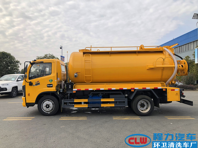 东风多利卡清洗吸污车（一体罐）