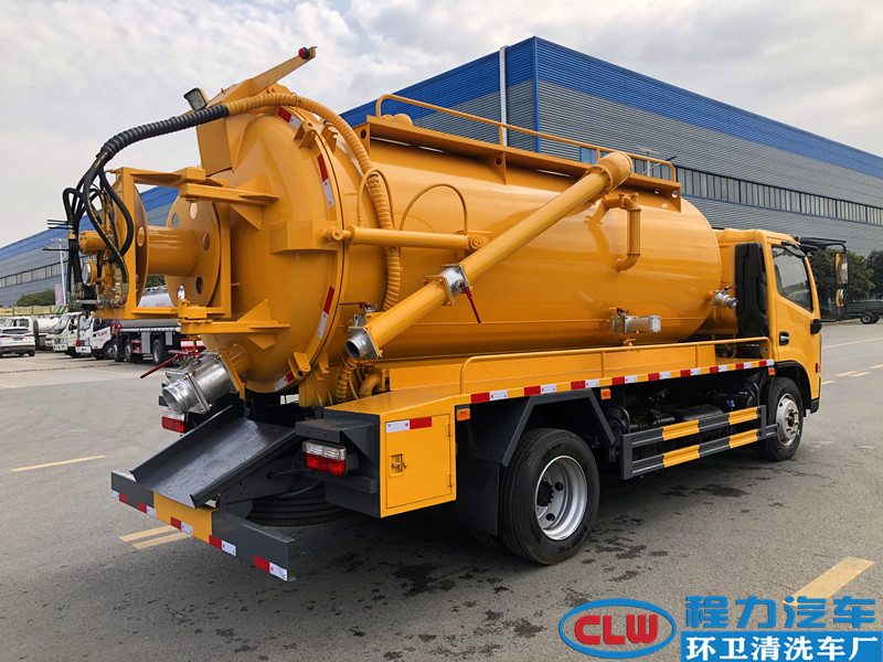 东风多利卡清洗吸污车（一体罐）