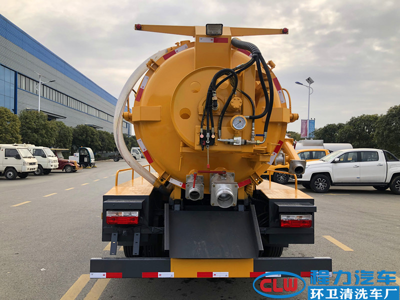 东风多利卡清洗吸污车（一体罐）