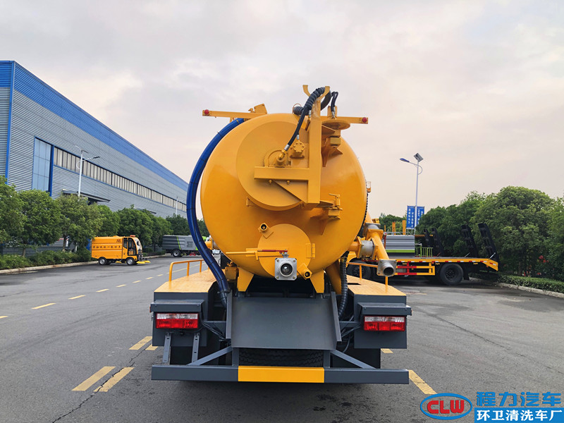 东风多利卡清洗吸污车（一体罐）