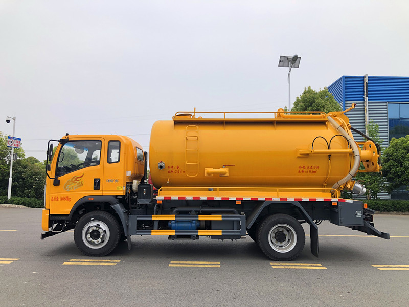 重汽豪曼清洗吸污车（一体罐）