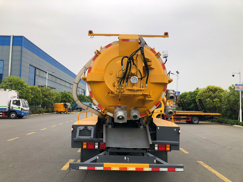 重汽豪曼清洗吸污车（一体罐）